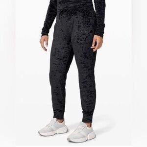 Lululemon Ready to Crush Jogger Black size 4